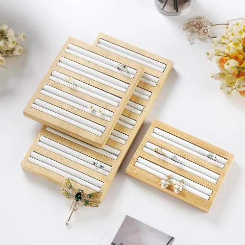 Vista 4 de Soporte de exhibición de anillos de madera de bambú, bandeja organizadora de aretes, regalo ideal para niñas y mujeres, soporte rectangular