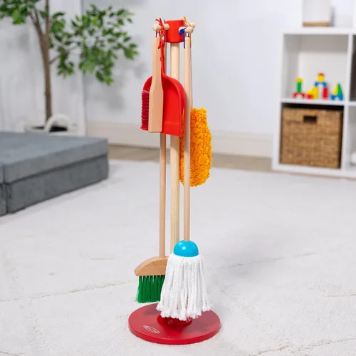 Vista 8 de Melissa & Doug Let's Play House ¡Quitar el polvo! ¡Barrer! ¡Trapear! Set de 6 piezas.
