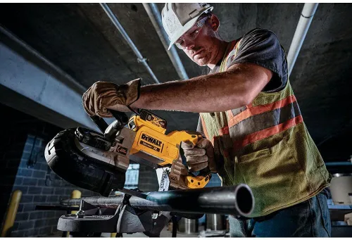 Vista 2 de DEWALT Sierra de cinta MAX XR de 20 V* con doble mano, solo herramienta (DCS376B)