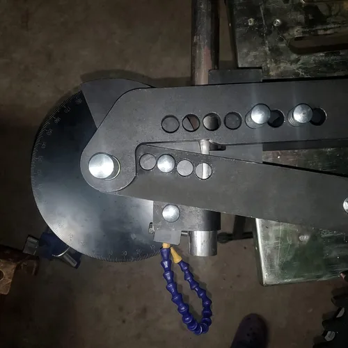 Vista 7 de ECOTRIC Doblador de tubos y caños con revestimiento de óxido negro de acero Doblador manual de mano para tubos Doblador de tubos Doblador de caños