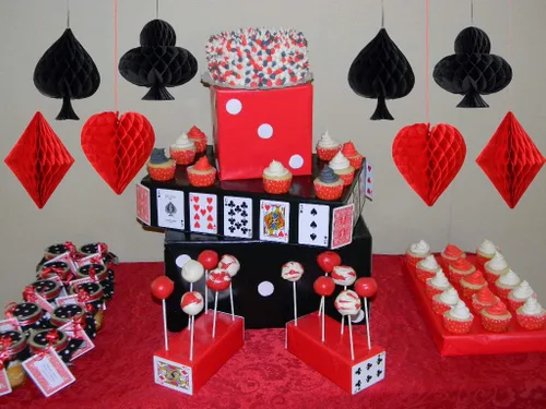 Vista 7 de Decoración de fiesta de casino, decoración de fiesta de póker, guirnalda de papel de panal para fiesta de cumpleaños temática de casino Las Vegas