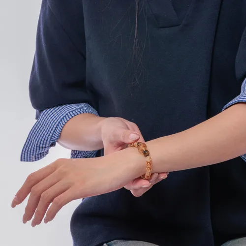 Vista 5 de Pulsera de cuarzo rutilado dorado y cristal curativo de ojo de tigre, diseño de cuentas de energía natural y atracción de riqueza, regalo