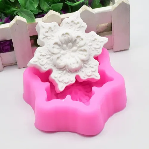 Vista 5 de MoldFun Moldes de silicona en forma de copo de nieve 3D para jabón, chocolate, caramelo, cera derretida, resina, oreo, vela, piruleta, cubitos