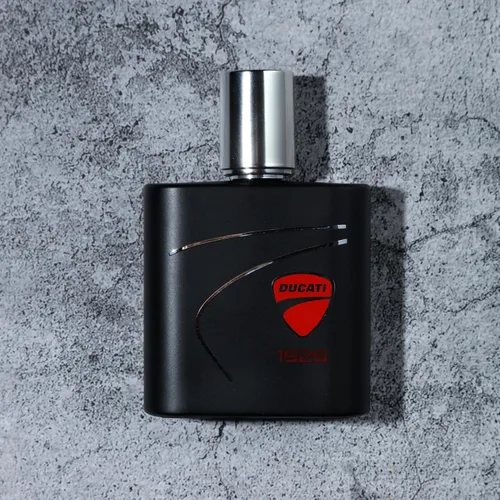 Vista 2 de Ducati Fragancia 1926 para hombre, perfume aromático Fougere infundido con mandarina y bergamota, y mezclado con notas de lavanda, para hombres