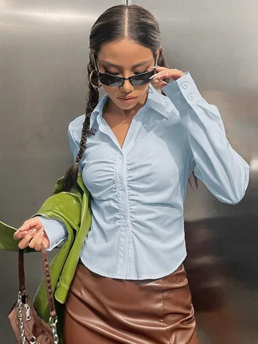 Vista 4 de SweatyRocks Blusa de manga larga con botones para mujer, cuello ceñido, fruncido y ajustado