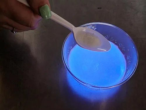 Vista 4 de American Science & Surplus - Equipo de quimi-luminiscencia, luz azul