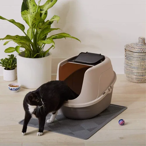 Vista 6 de Amazon Basics Caja de arena cerrada con capucha sin desorden para gatos, grande, multicolor, 24 x 18 x 17 pulgadas