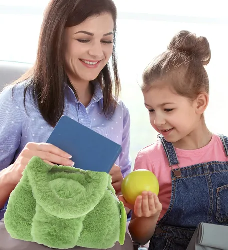 Vista 2 de DolliBu Bolso de peluche de cocodrilo, bolso de peluche súper suave para accesorios de niños, bolsa de mano para niños, bolsa de juguete, juego
