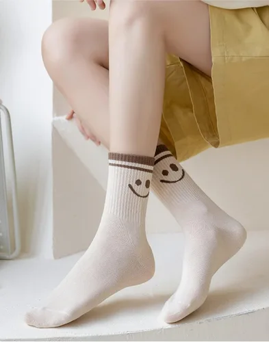 Vista 4 de Lindos calcetines de cara sonriente hasta el tobillo, calcetines divertidos de algodón, regalos para mujeres, adolescentes y niñas