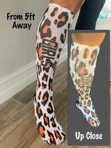 Vista 2 de FAN STAR Calcetines altos de teñido anudado hasta la rodilla perfectos para fútbol, sóftbol, baloncesto, lacrosse, hockey sobre campo, animación