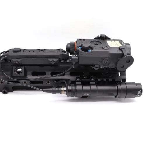 Vista 5 de Conjunto de interruptor de presión remoto doble aumentado para interruptores de cinta doble de enchufe PEQ Box 2.5 (enchufe negro-2.5)