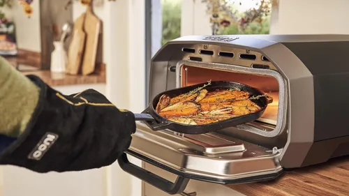 Vista 8 de Guantes para parrilla Ooni - Resistente al calor y al fuego, guantes protectores a prueba de calor perfectos para cocinar al aire libre, parrilla
