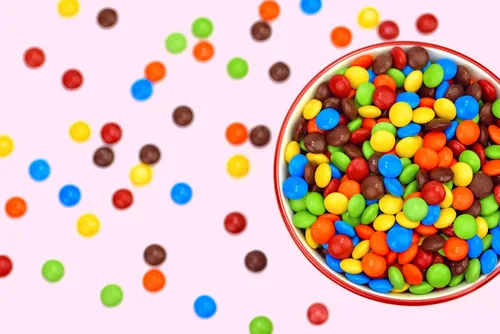 Vista 3 de M&M's - Paquetes de chocolate con leche de tamaño divertido (paquete de 30) (aproximadamente 1 libra)
