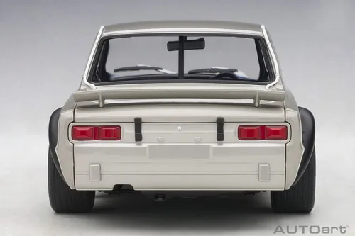 Vista 9 de Autoart 87277 1972 Nissan Skyline GT-R (KPGC-10) Racing Silver Millennium 1/18 Diecast Model Car