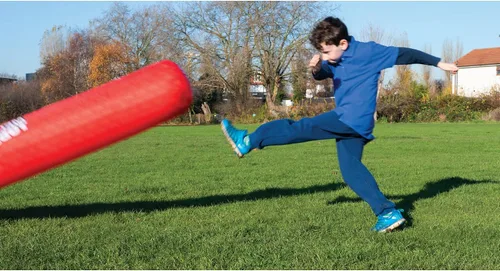Vista 6 de Mega Tube - Juguetes deportivos inflables gigantes para niños y familia. Patéalo, lanzarlo, rebotarlo y luchar con él... Juego deportivo de tubería
