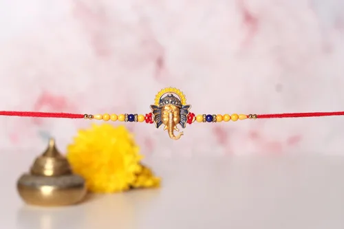 Vista 3 de Ganesha Brass Rakhi para hermano Rakshabandhan ThreadRaksha Bandhan Rakhi