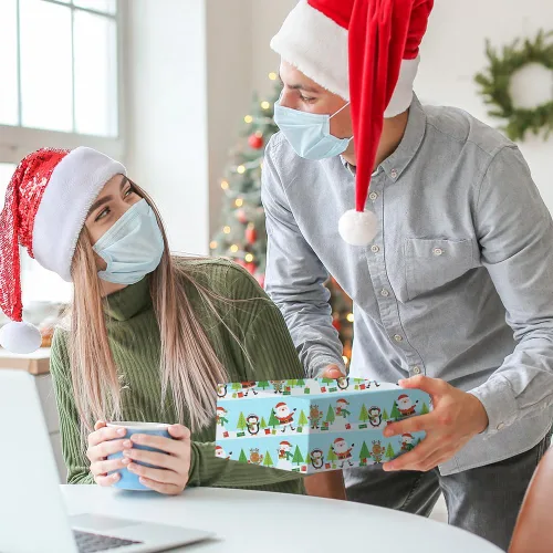 Vista 6 de Hojas planas plegadas de papel de regalo de Navidad (30 x 20 pulgadas por hoja, 4 hojas, 4 diseños: 15 pies cuadrados ttl) con cinta de borde dorado