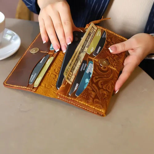 Vista 5 de Toros Craft Cartera larga hecha a mano para mujer, de cuero de gran capacidad, carteras florales occidentales, funda para teléfono celular, funda