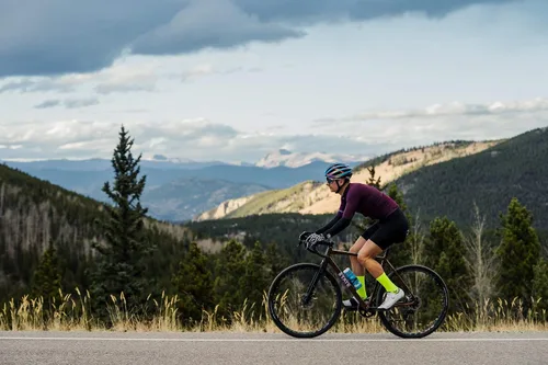 Vista 6 de Swiftwick - Calcetines ASPIRE TWO para correr y ciclismo, ligeros, ajuste de compresión