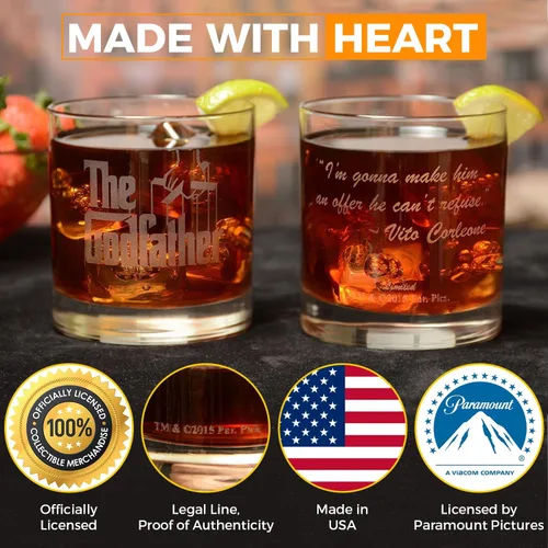 Vista 4 de Vaso de whisky oficial de Godfather Etched Rocks, con logotipo y cita "I'm gonna make him an offer he can't refuse", cristalería artesanal de alta