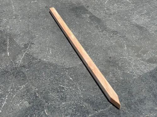 Vista 8 de Sandbaggy Estacas de madera de 48 pulgadas, fabricadas en los Estados Unidos, 2 pulgadas de grosor, resistentes para construcción, jardinería