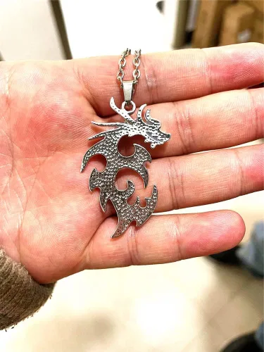 Vista 3 de Collar con colgante de dragón de animal para hombre, luminoso, tribal, tótem volador, collar para mujeres, hombres, adolescentes, joyería que brilla