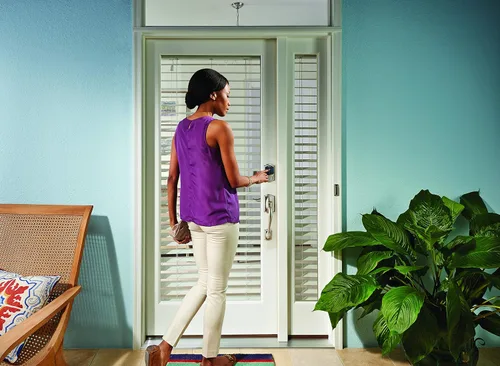 Vista 7 de Schlage Connect BE469ZP CAM 619 - Cerradura inteligente con alarma, moldura Camelot en níquel satinado, compatible con Z-Wave Plus (Paquete de 4)