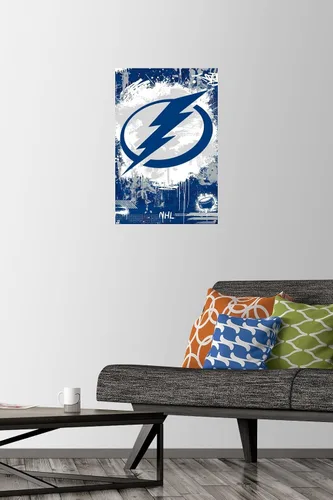 Vista 2 de Trends International NHL Tampa Bay Lightning - Póster de pared con logotipo Maximalist 23, 14.72 x 22.37 pulgadas, paquete de póster y alfiler