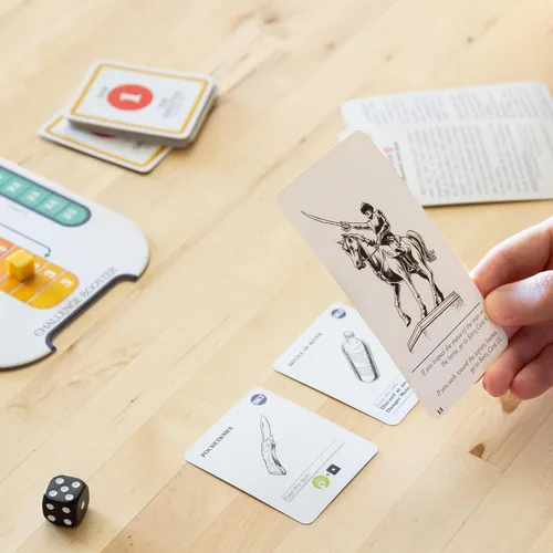 Vista 4 de Asmodee Elige tu propia aventura: Juego de mesa Casa del Peligro - Embárcate en un peligroso viaje en esta aventura narrativa cooperativa, Edades