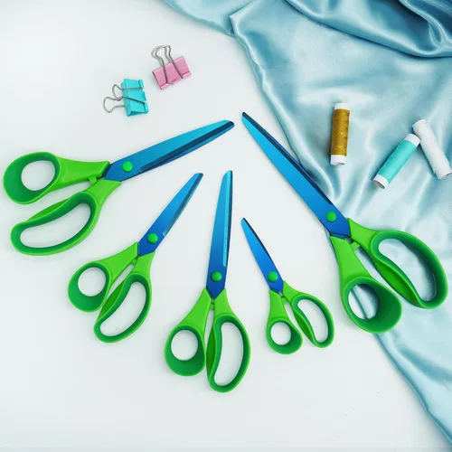 Vista 2 de Tijeras, resistentes chapadas en titanio azul con cuchillas afiladas de acero inoxidable, asas de agarre cómodo, multiusos para la escuela, hogar