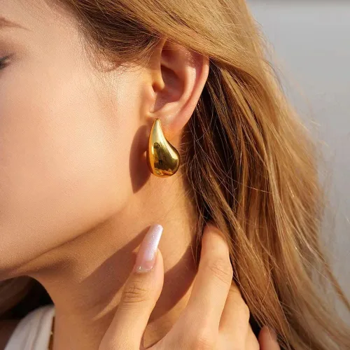 Vista 2 de Aretes de aro gruesos, chapados en oro de 18 quilates, aretes de lágrima de lágrima ligeros para mujer, chapado en oro, No es una piedra preciosa