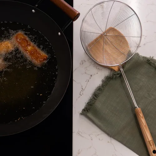 Vista 16 de Joyce Chen Kitchen Spider Strainer - Cesta de alambre de acero inoxidable de 7 pulgadas con mango de bambú resistente al calor