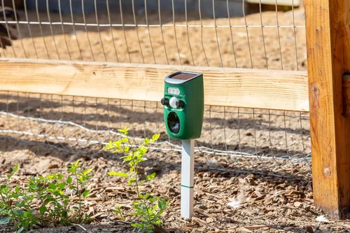 Vista 3 de Sonido ultrasónico y luz LED intermitente repelente de animales alimentados por energía solar, enchufable o alimentado por batería, sensibilidad