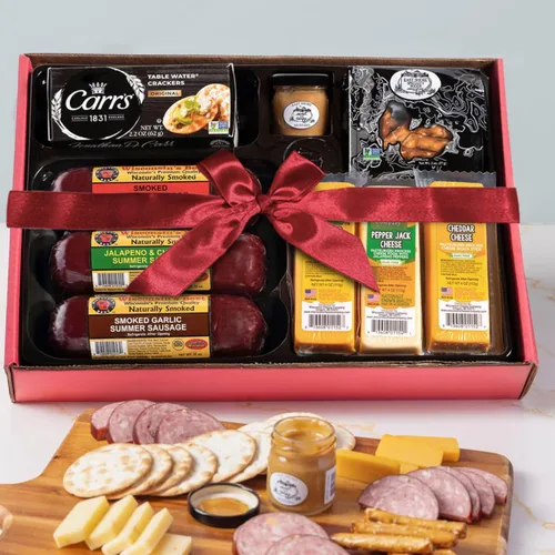 Vista 2 de Cesta de regalo para fiestas: cuenta con salchichas ahumadas de verano 100% Wisconsin, galletas saladas, pretzels y mostaza, perfecta para fiestas