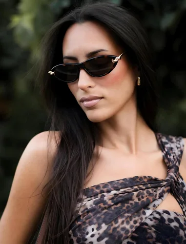 Vista 3 de Gafas de sol retro ovaladas de ojo de gato para mujer, diseño Y2k, de moda, con patillas de metal, protección UV