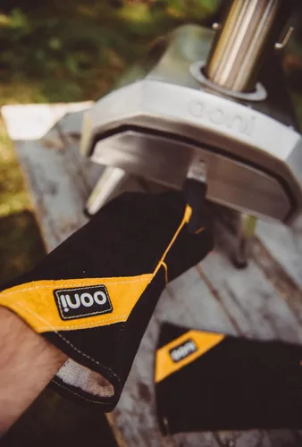 Vista 7 de Guantes para parrilla Ooni - Resistente al calor y al fuego, guantes protectores a prueba de calor perfectos para cocinar al aire libre, parrilla