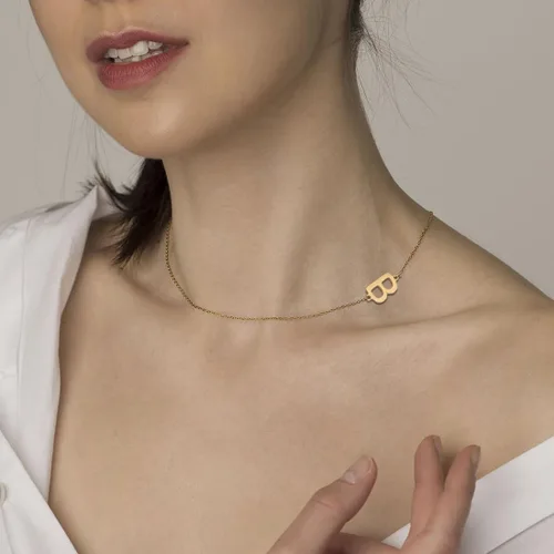 Vista 2 de Collar con inicial de acero inoxidable chapado en oro de 18 quilates con minúscula, collar personalizado para mujer