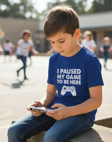 Vista 5 de Tstars Camiseta con texto en inglés "I Paused My Game to Be Here" para niños, camisetas divertidas para niños, regalo de juegos juveniles