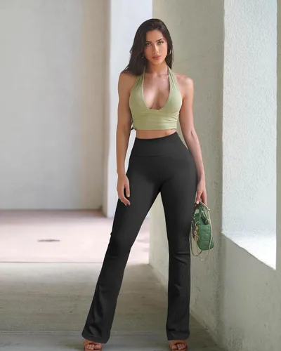 Vista 4 de OQQ - Pantalones deportivos de yoga de 2 piezas para mujer, tela acanalada, sin costuras, de cintura alta, leggings acampanados