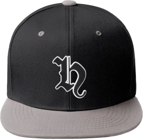 Vista 1421 de Daxton Gorra clásica con visera de billete plano con letras del alfabeto inglés antiguo de la A a la Z