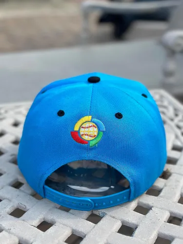 Vista 5 de Gorra Snapback con visera plana bordada en 3D PR con bandera de Puerto Rico