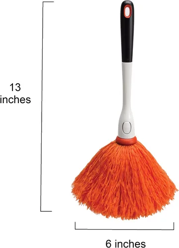 Vista 3 de OXO Good Grips Plumero de Microfibra Delicado Traps dust without chemicals, gentle on delicate surfaces, with a comfortable non-slip handle and