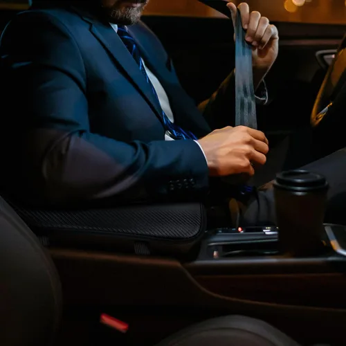 Vista 7 de Amiss almohadilla para consola central del auto, ajuste universal, impermeable, funda para la caja del reposabrazos del asiento, de piel sintética