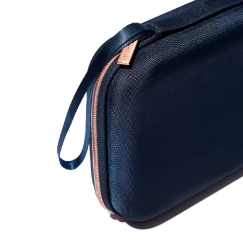 Vista 2 de Nanit Travel Case – Funda protectora de transporte con carcasa rígida para el monitor de bebés Nanit Pro y accesorio de viaje Multi-Stand, azul