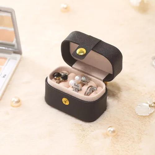 Vista 4 de CASEGRACE Pequeña caja de joyería para anillos, mini joyero de viaje, estuche de almacenamiento portátil para anillos y aretes, regalos para mujeres