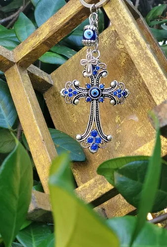 Vista 3 de LUCKBOOSTIUM Adorno colgante de auto con llavero de cruz plateada con diamantes de imitación de cristal azul y cuentas de ojo malvado de resina azul