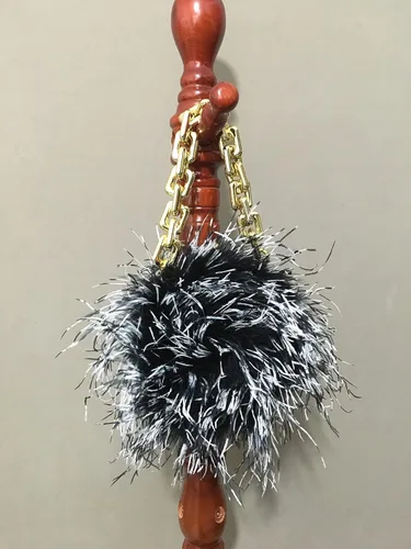 Vista 3 de Mini bolso de mano de plumas de avestruz para mujer con cadena de oro grande para fiesta, felpa esponjosa y lujosa, Punta blanca y negra