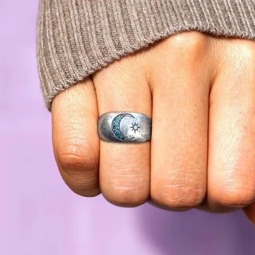 Vista 6 de UTOYA Anillo de escuadrón con texto en inglés "We Always Have Each Other's Back", anillo vintage de circón pavimentado con sol y luna para mujer