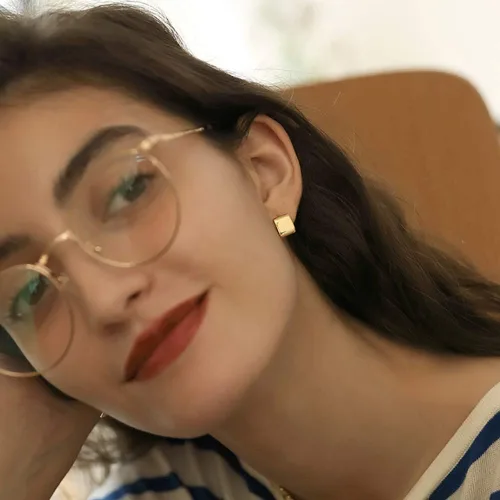 Vista 3 de Aretes de aro chapados en oro de 14 quilates, pequeños aros cuadrados para mujer, aretes minimalistas lindos para mujeres y niñas, regalo de oro