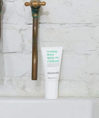 Vista 4 de ~thisworks Evening Detox Spray Exfoliante: Aclarador de la piel, 2.0 fl oz 2 fl oz